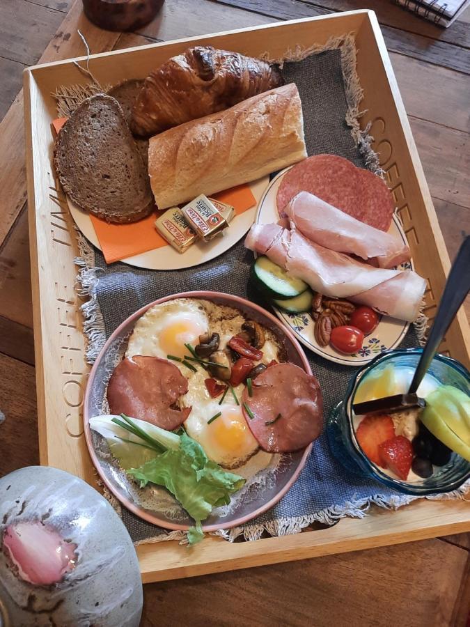 Notre Village Papillon Bed&Breakfast Neret Bagian luar foto