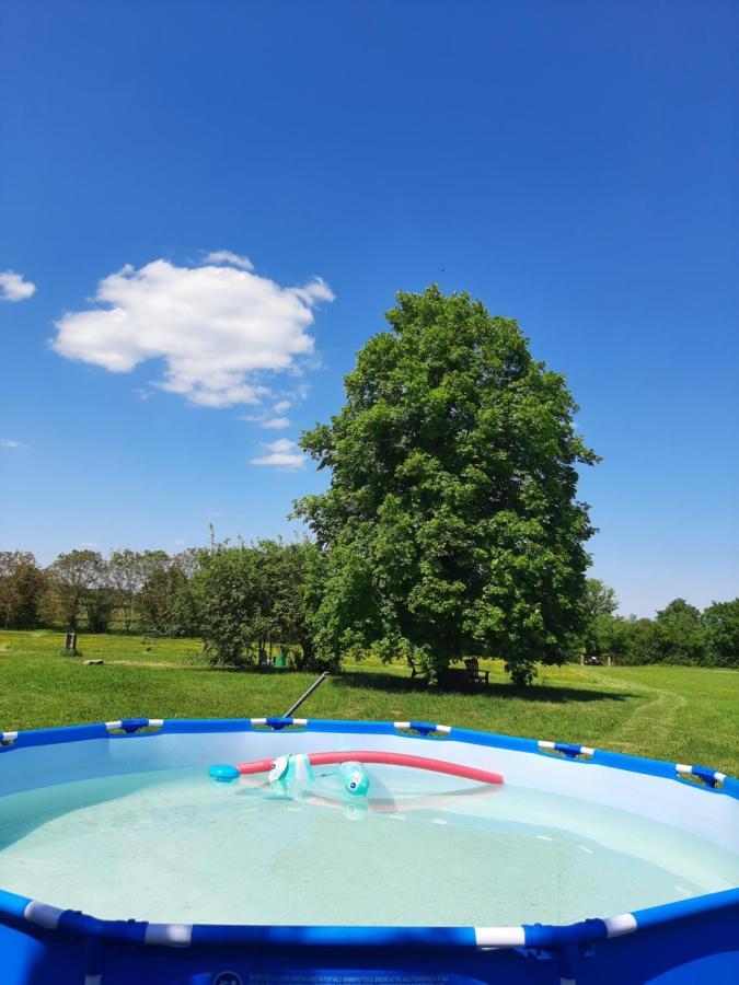 Notre Village Papillon Bed&Breakfast Neret Bagian luar foto