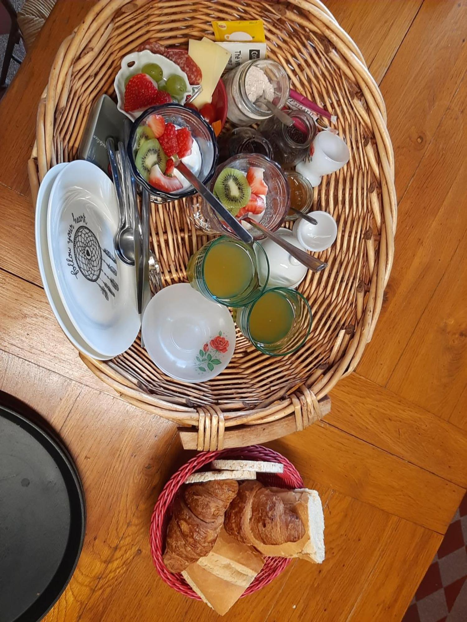 Notre Village Papillon Bed&Breakfast Neret Bagian luar foto