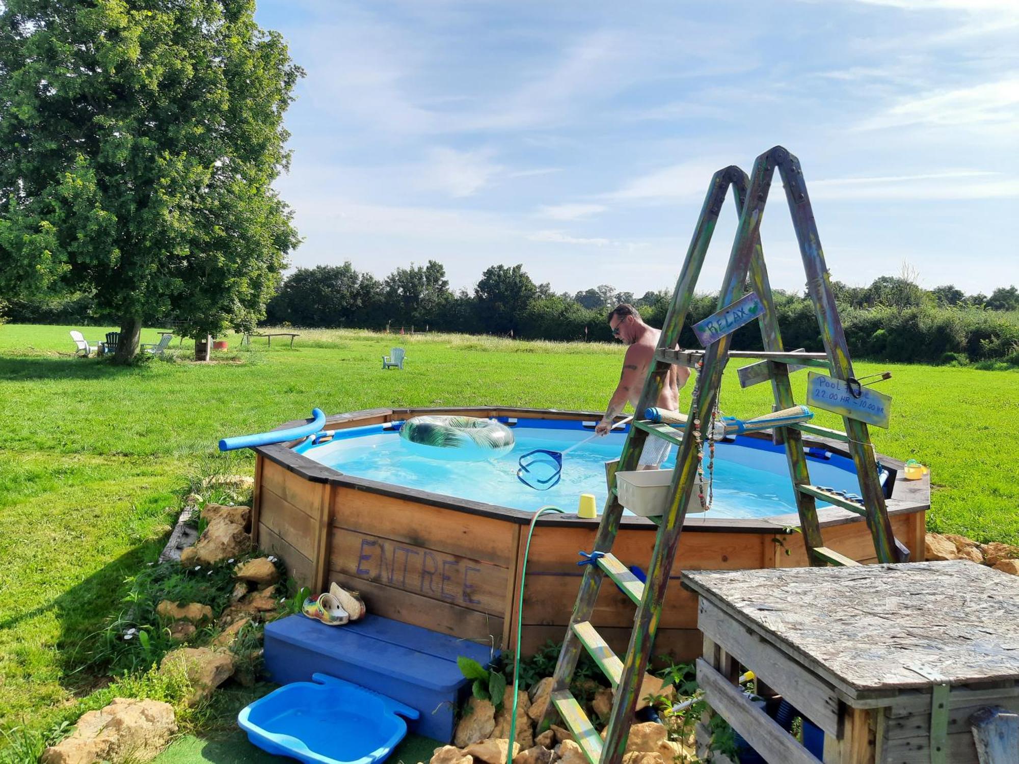 Notre Village Papillon Bed&Breakfast Neret Bagian luar foto